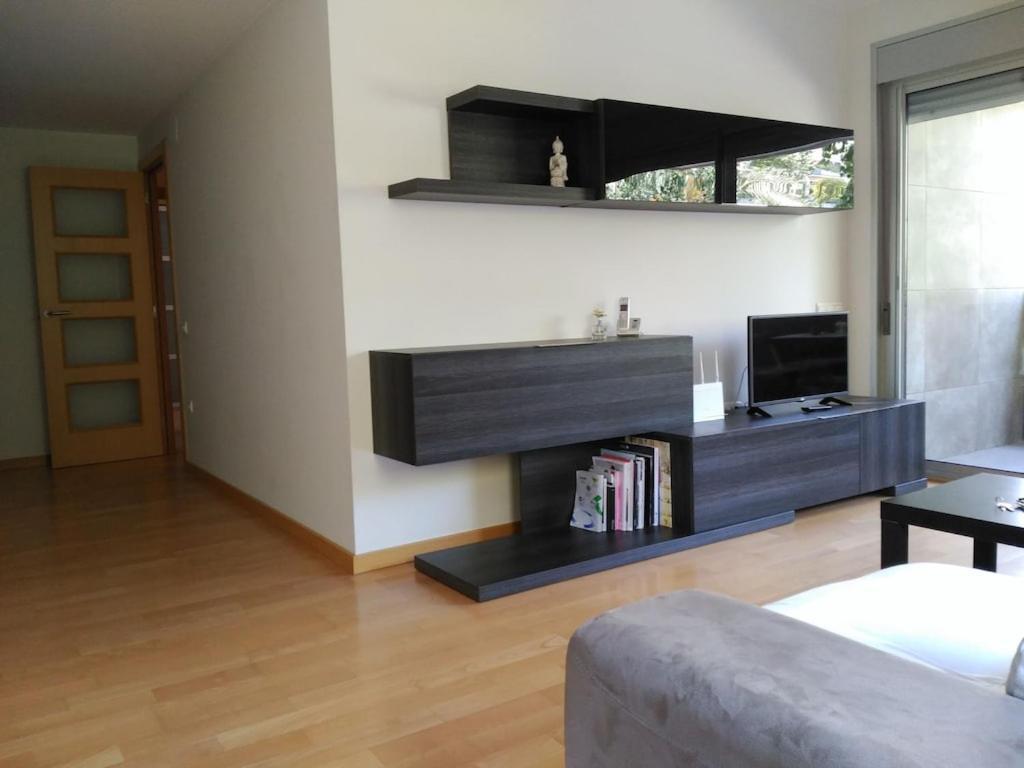 Luxury Flat, 3 Bedrooms, 2 Bathrooms And Swimming Pool Next To The Beach!! Сан-Адриан-де-Бесос Экстерьер фото