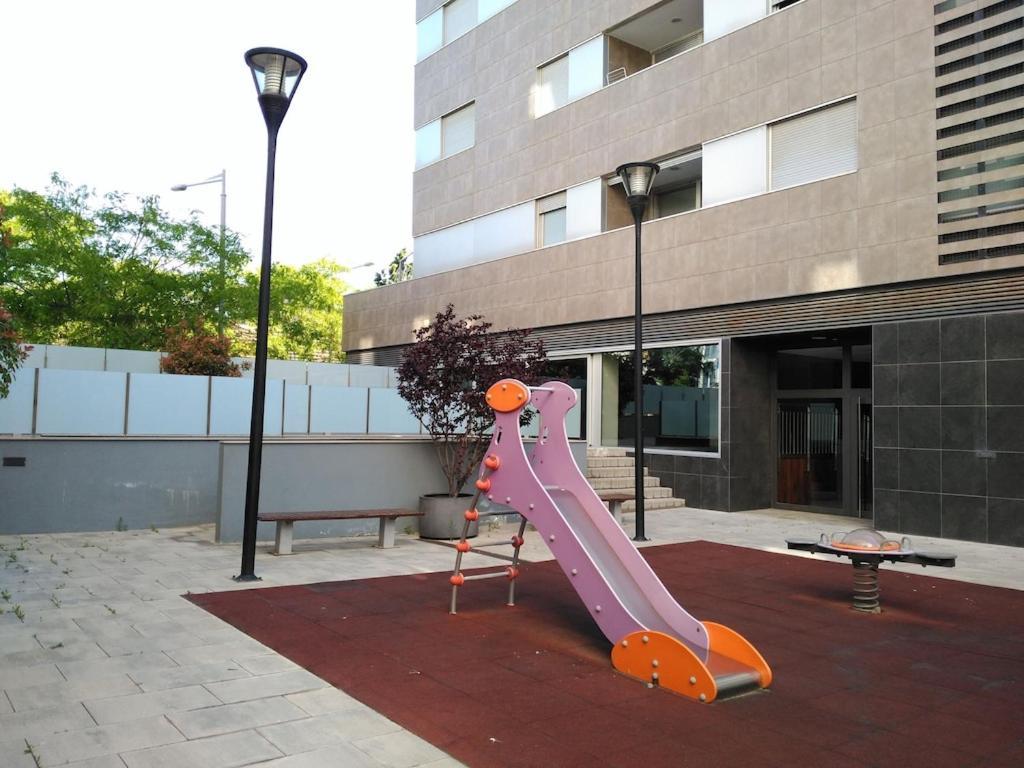 Luxury Flat, 3 Bedrooms, 2 Bathrooms And Swimming Pool Next To The Beach!! Сан-Адриан-де-Бесос Экстерьер фото